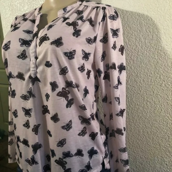 H&M V neck with buttons Women Sz S Shirt Long Sleeve Butterfly Pattern - Picture 3 of 7